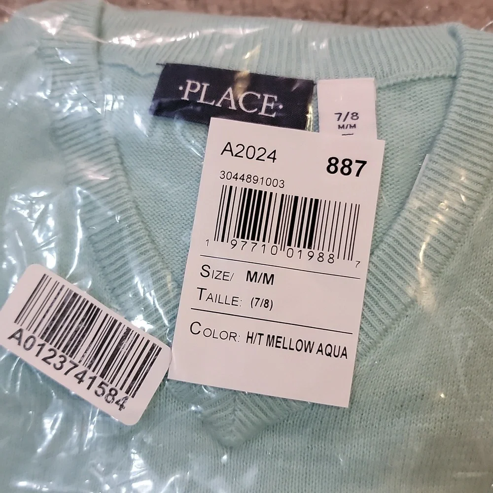 The children’s place boys v neck sweater size medium Mellow aqua NWT